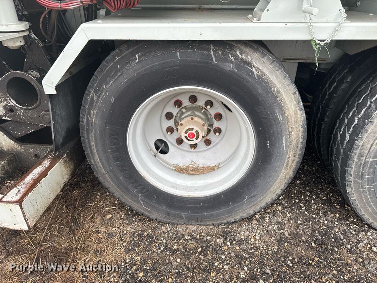 image for item NN9557 2014 Mertz Manufacturing 101893543 sand silo trailer