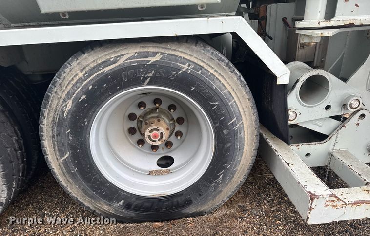 image for item NN9558 2014 Mertz Manufacturing 101893543 sand silo trailer