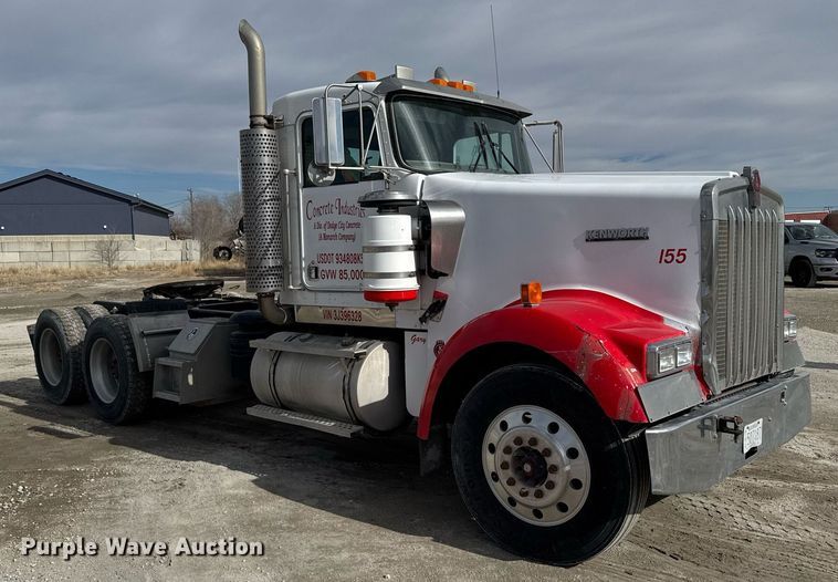 image for item NN9603 2003 Kenworth W900 semi truck