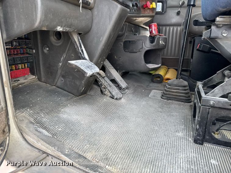 image for item NN9603 2003 Kenworth W900 semi truck