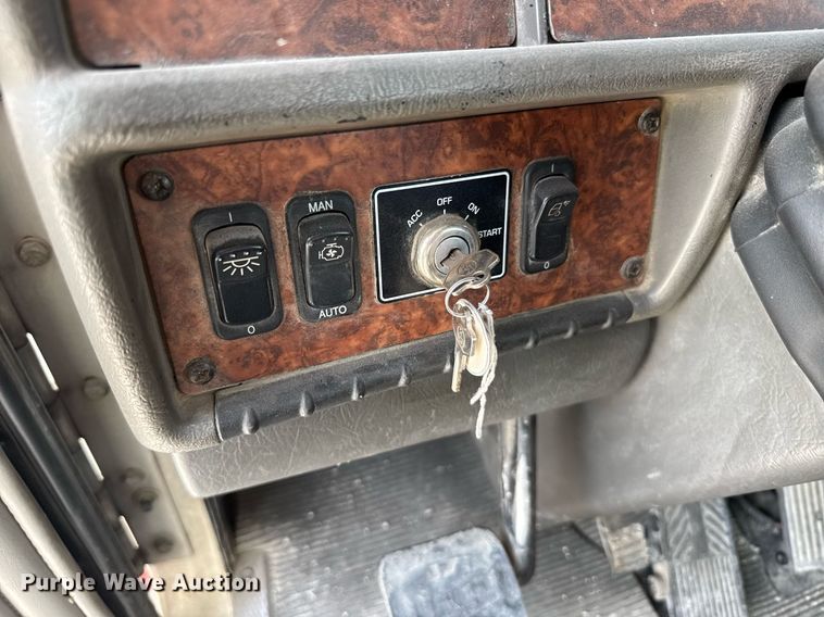 image for item NN9603 2003 Kenworth W900 semi truck