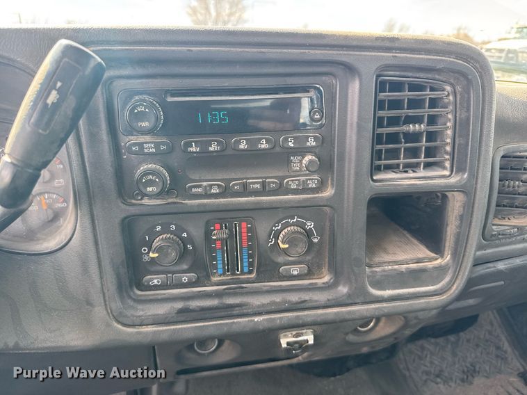 image for item NN9605 2007 GMC Sierra 1500 Crew Cab pickup truck