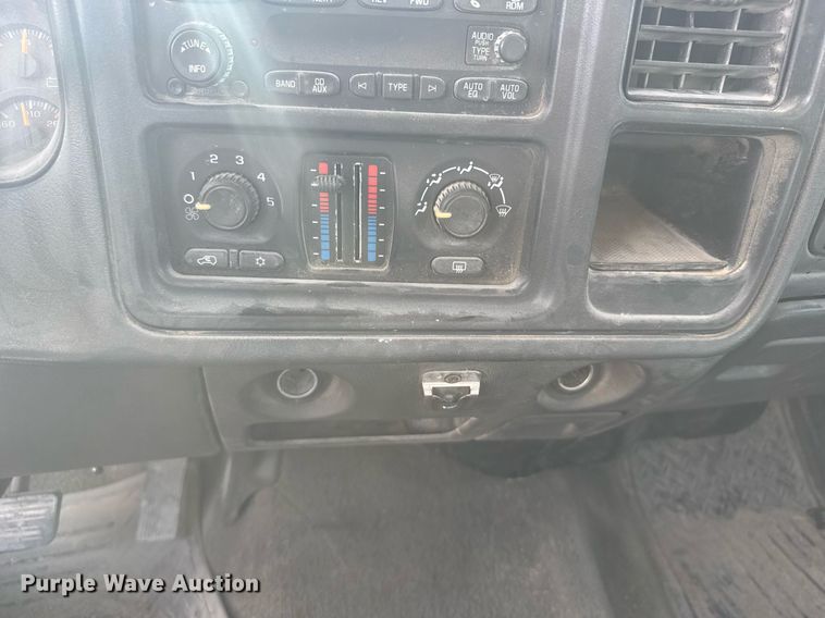 image for item NN9605 2007 GMC Sierra 1500 Crew Cab pickup truck