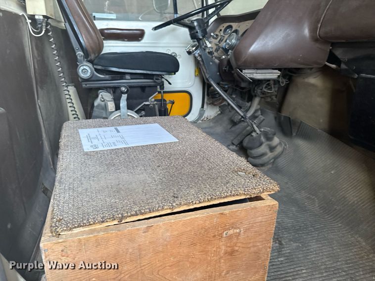 image for item NN9608 1980 Ford 8000 ready mix truck