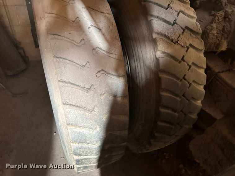 image for item NN9608 1980 Ford 8000 ready mix truck