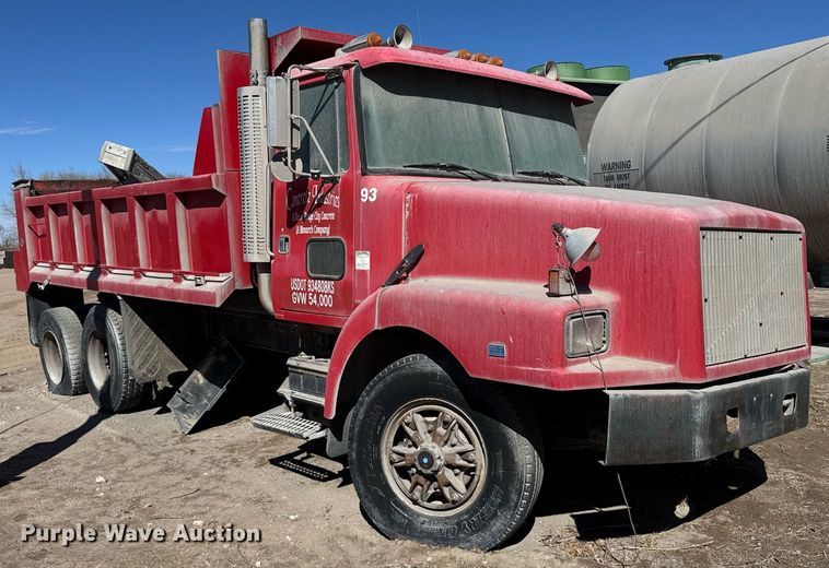 image for item NN9610 1990 White GMC dump truck