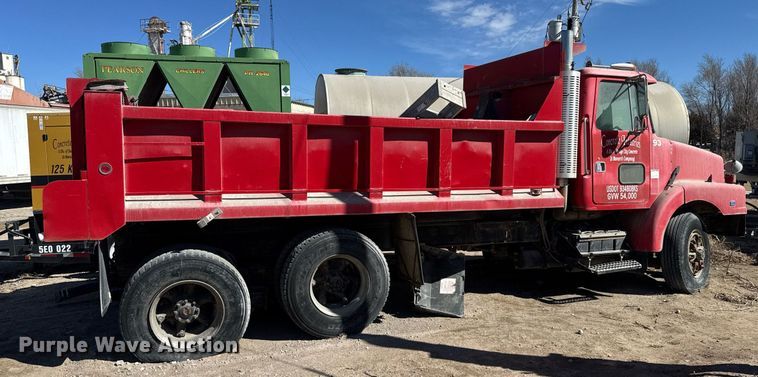 image for item NN9610 1990 White GMC dump truck