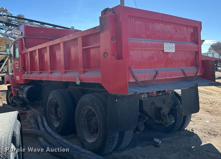 image for item NN9610 1990 White GMC dump truck