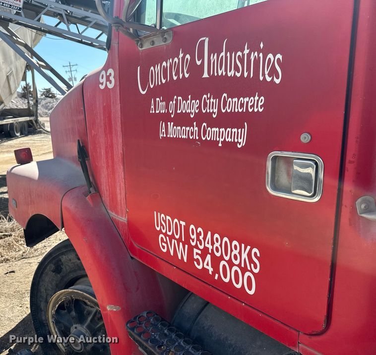 image for item NN9610 1990 White GMC dump truck