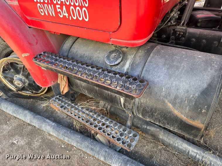 image for item NN9610 1990 White GMC dump truck