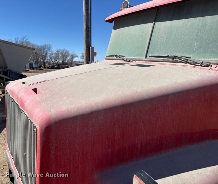 image for item NN9610 1990 White GMC dump truck