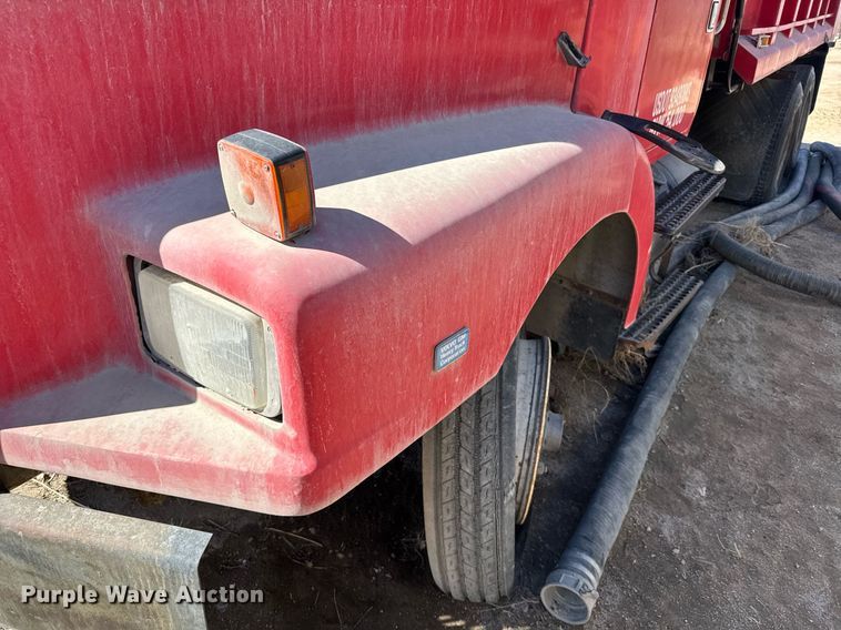 image for item NN9610 1990 White GMC dump truck