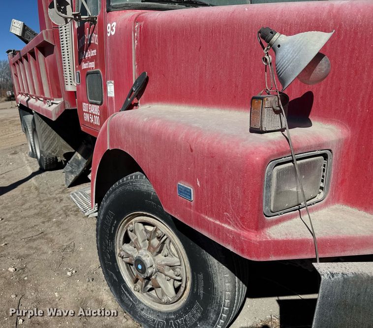 image for item NN9610 1990 White GMC dump truck