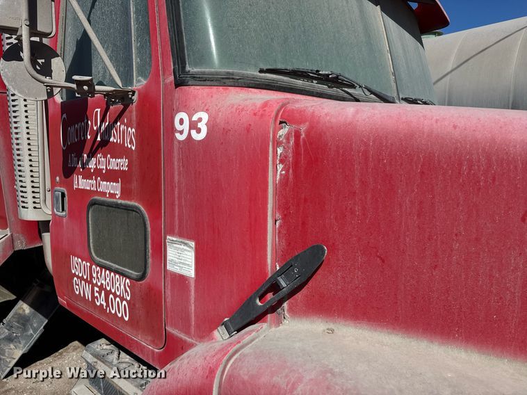 image for item NN9610 1990 White GMC dump truck