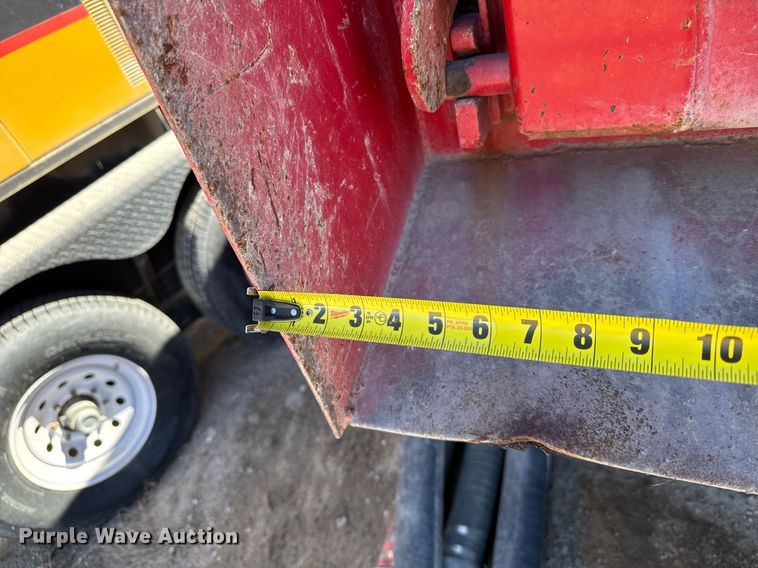 image for item NN9610 1990 White GMC dump truck