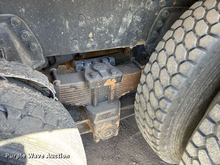 image for item NN9610 1990 White GMC dump truck