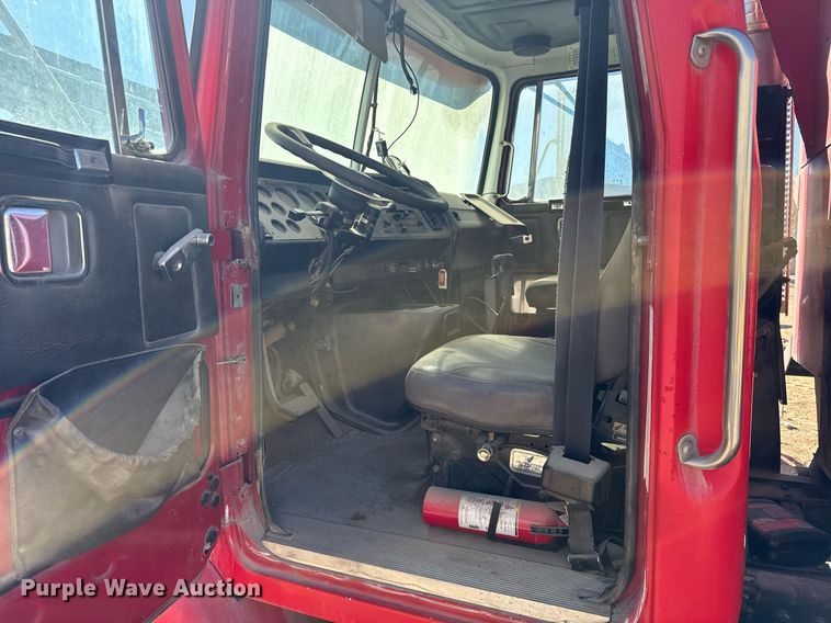 image for item NN9610 1990 White GMC dump truck