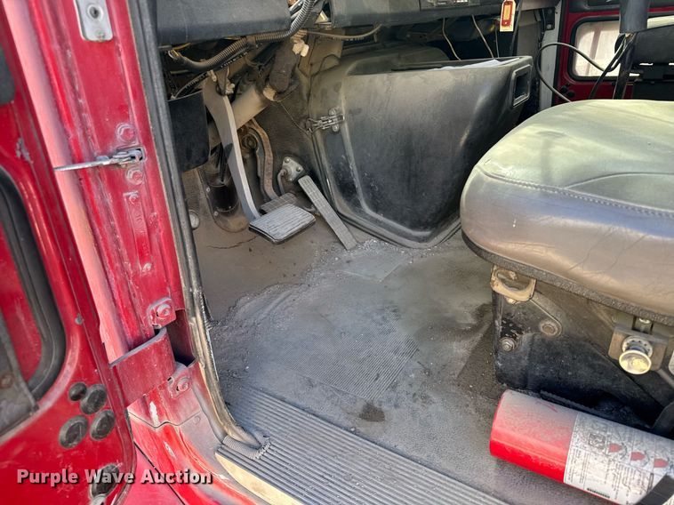 image for item NN9610 1990 White GMC dump truck