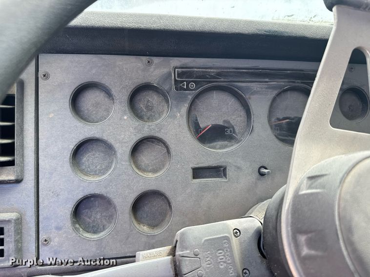 image for item NN9610 1990 White GMC dump truck