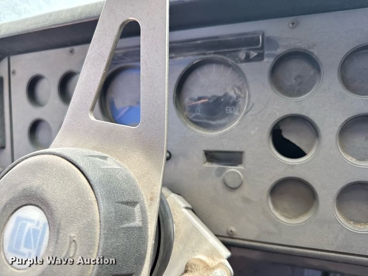 image for item NN9610 1990 White GMC dump truck