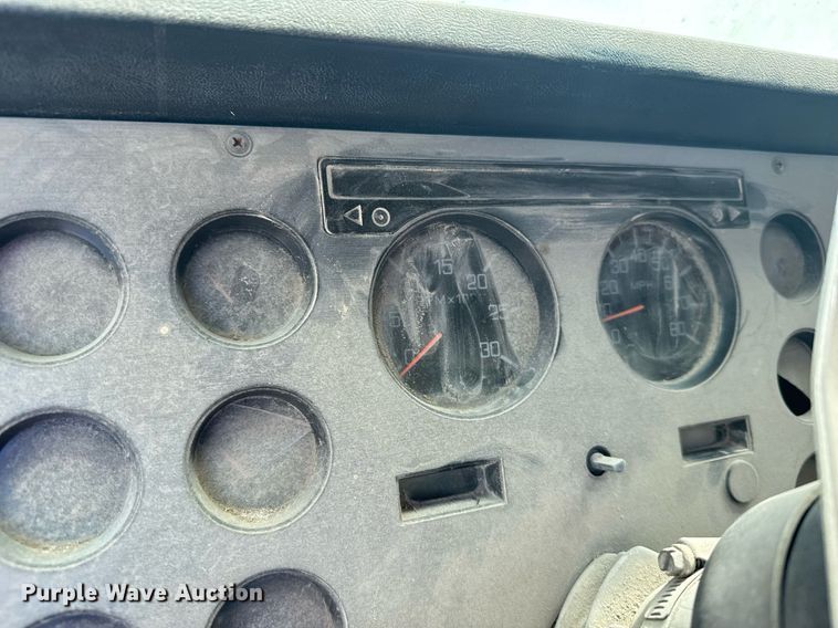 image for item NN9610 1990 White GMC dump truck