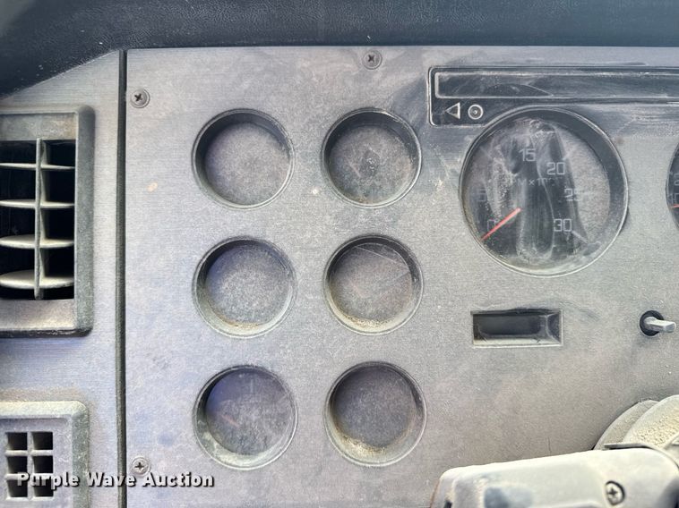 image for item NN9610 1990 White GMC dump truck