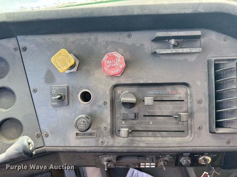 image for item NN9610 1990 White GMC dump truck