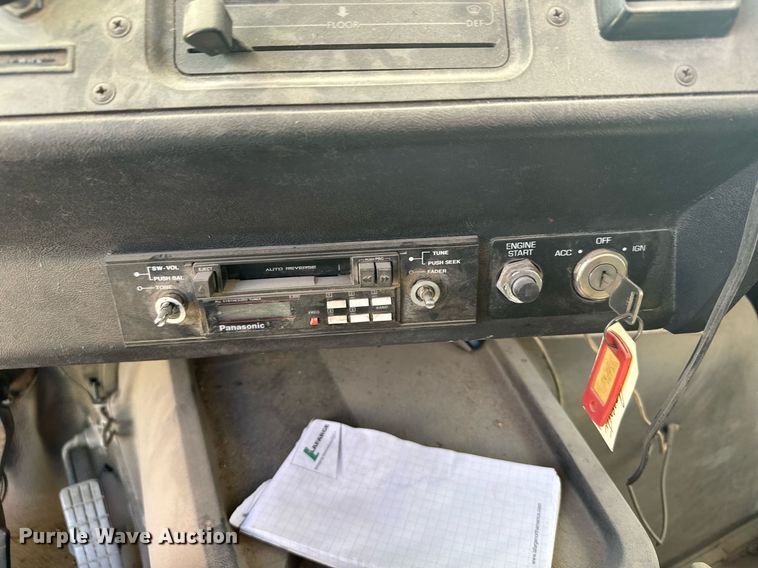 image for item NN9610 1990 White GMC dump truck