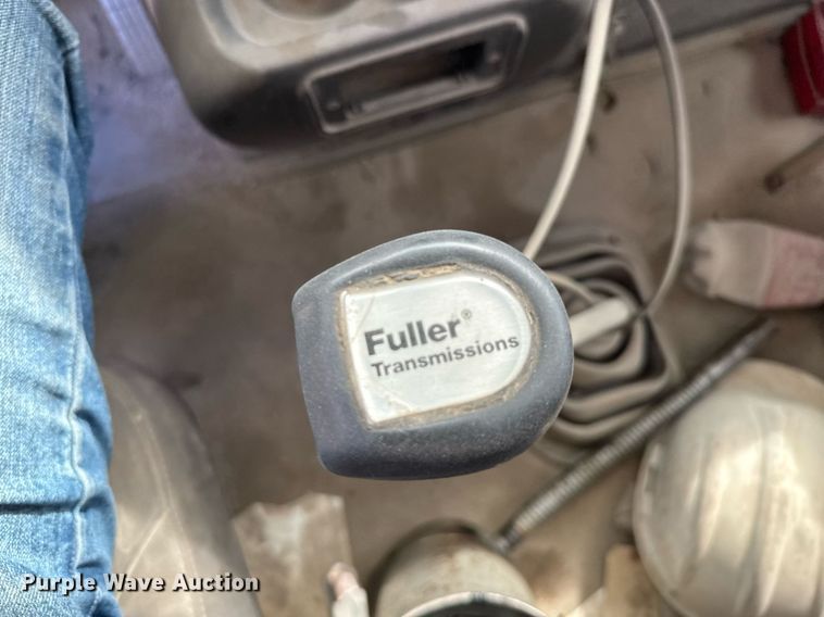 image for item NN9610 1990 White GMC dump truck