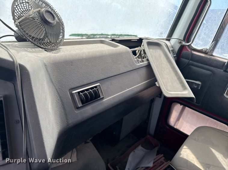 image for item NN9610 1990 White GMC dump truck