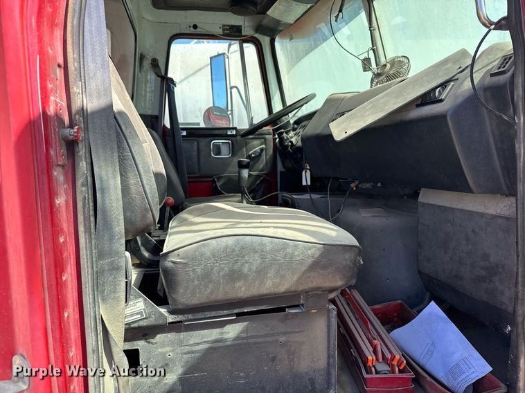 image for item NN9610 1990 White GMC dump truck