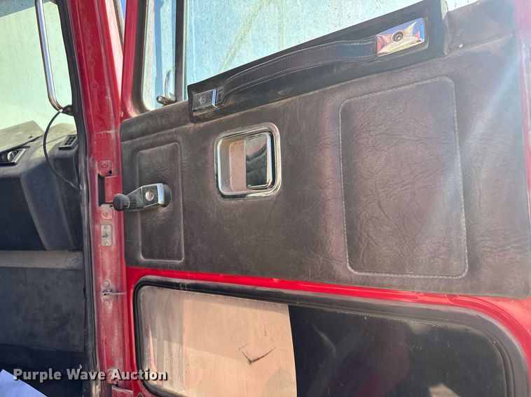 image for item NN9610 1990 White GMC dump truck