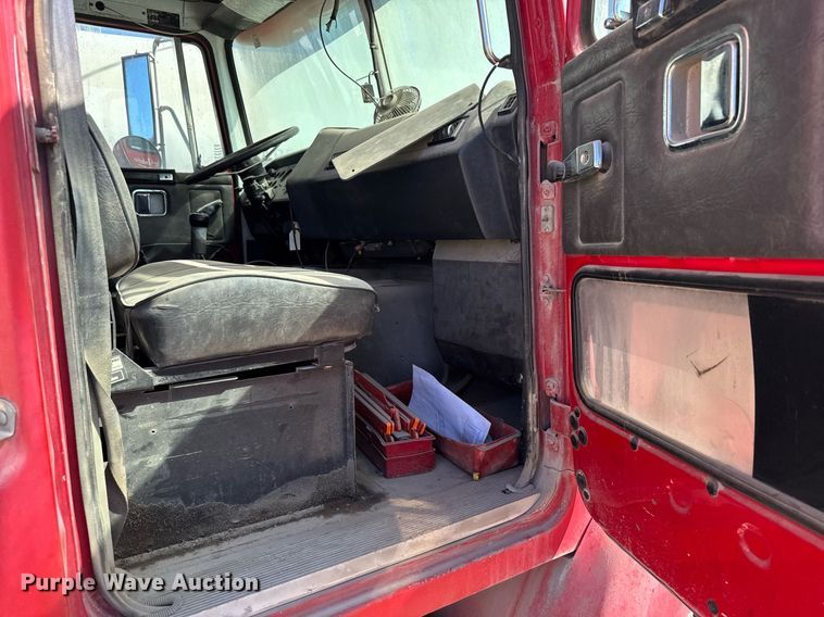 image for item NN9610 1990 White GMC dump truck