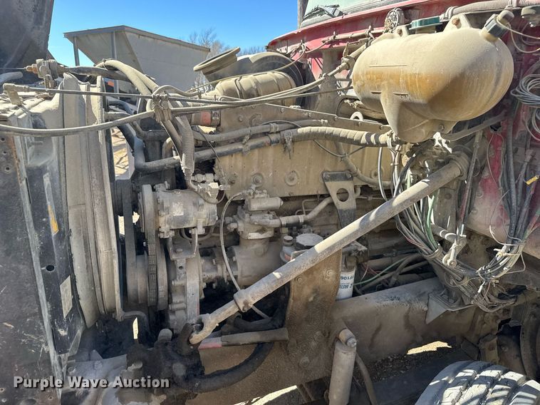 image for item NN9610 1990 White GMC dump truck