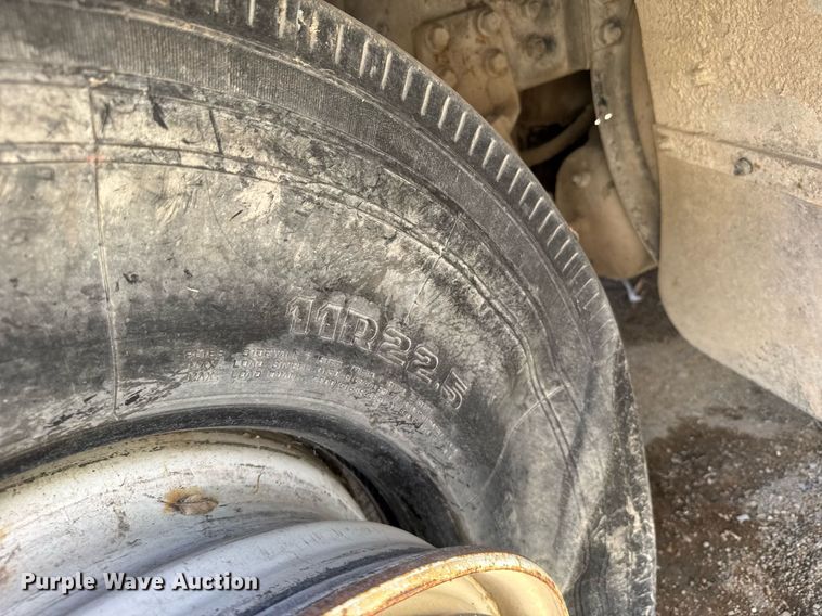 image for item NN9610 1990 White GMC dump truck