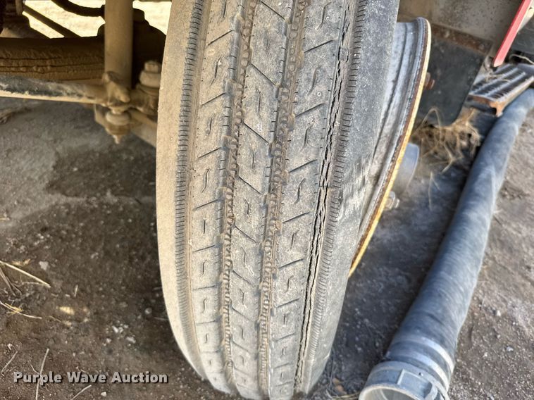 image for item NN9610 1990 White GMC dump truck