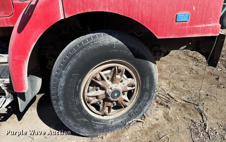 image for item NN9610 1990 White GMC dump truck