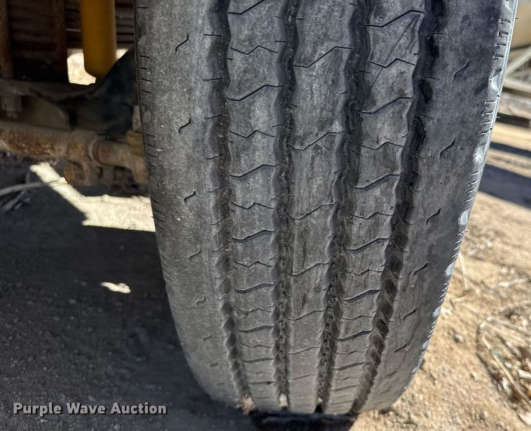 image for item NN9610 1990 White GMC dump truck