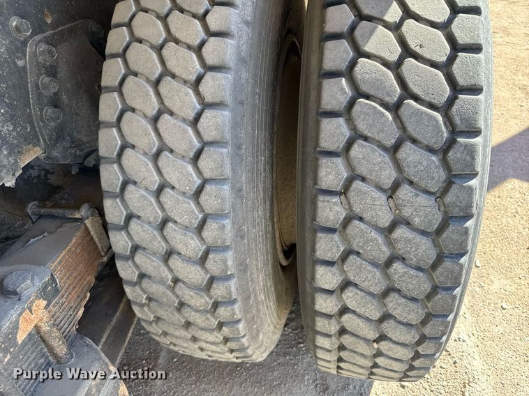 image for item NN9610 1990 White GMC dump truck