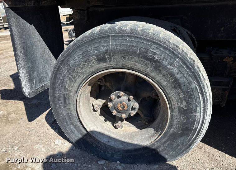 image for item NN9610 1990 White GMC dump truck