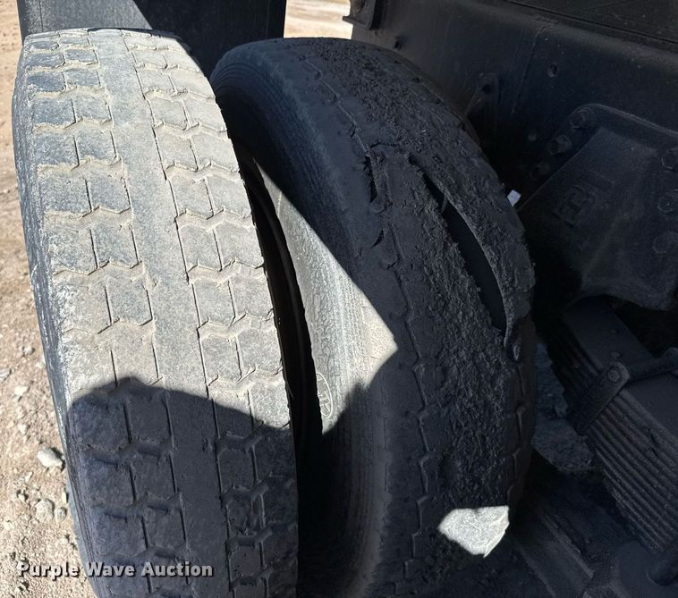 image for item NN9610 1990 White GMC dump truck