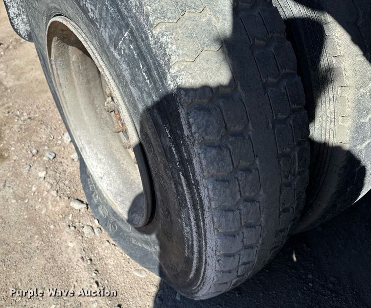 image for item NN9610 1990 White GMC dump truck