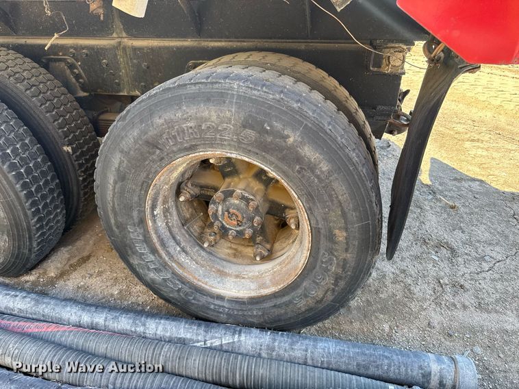 image for item NN9610 1990 White GMC dump truck