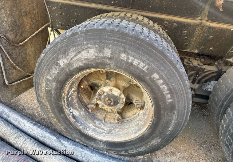 image for item NN9610 1990 White GMC dump truck