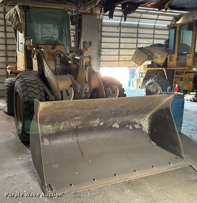 image for item NN9611 1997 John Deere 444H wheel loader