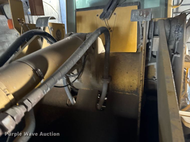 image for item NN9611 1997 John Deere 444H wheel loader