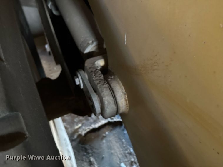 image for item NN9611 1997 John Deere 444H wheel loader