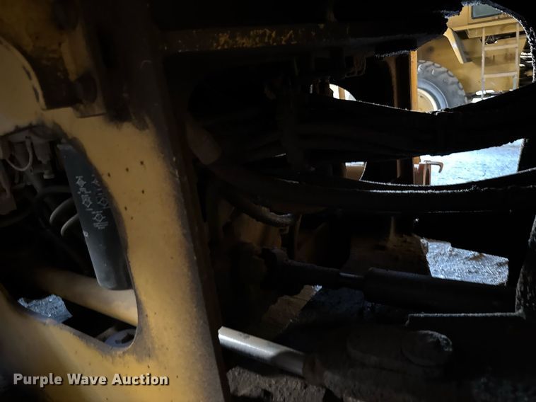 image for item NN9611 1997 John Deere 444H wheel loader