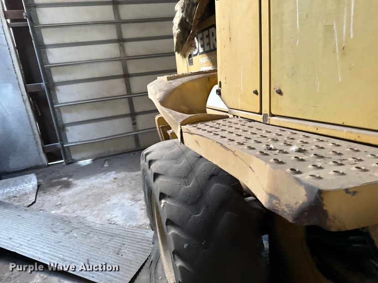 image for item NN9611 1997 John Deere 444H wheel loader