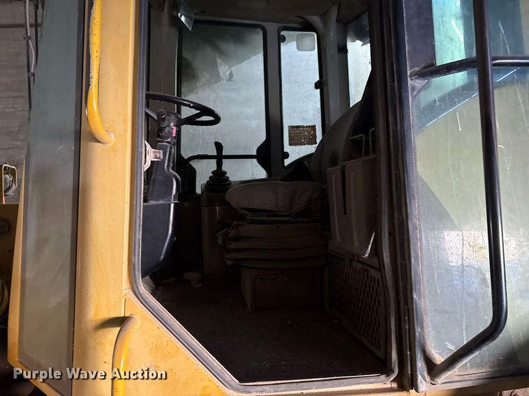 image for item NN9611 1997 John Deere 444H wheel loader